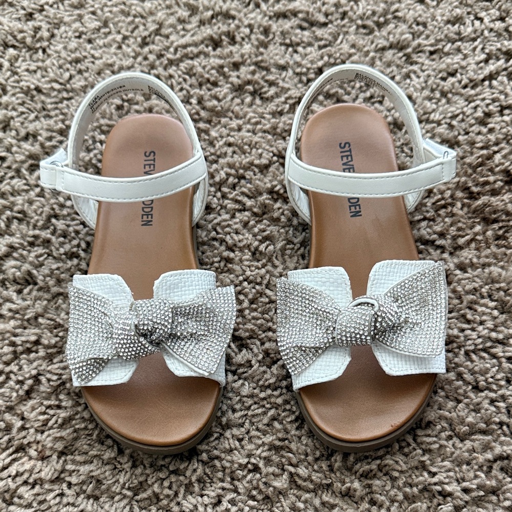 Steve Madden White Girls Bow Sandals with Rhinestone Accent